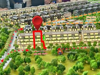 Shophouse xẻ khe đầu dãy, đối diện cụm chung cư, có sân vườn quanh nhà, khai thác luôn