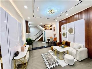 Bán nhà riêng hxh, nở hậu hậu, tặng nội thất