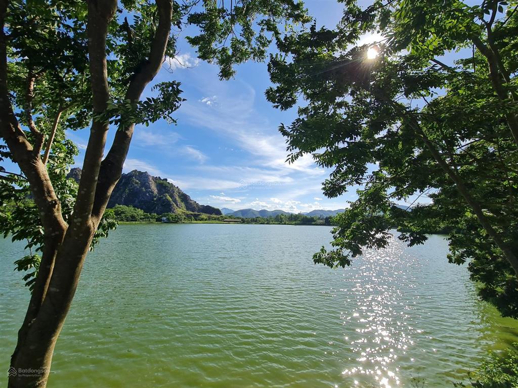 Chính chủ bán đất 3917 m2 nghỉ dưỡng cực đẹp view hồ, tựa núi, mặt đường nhựa lớn tỉnh lộ