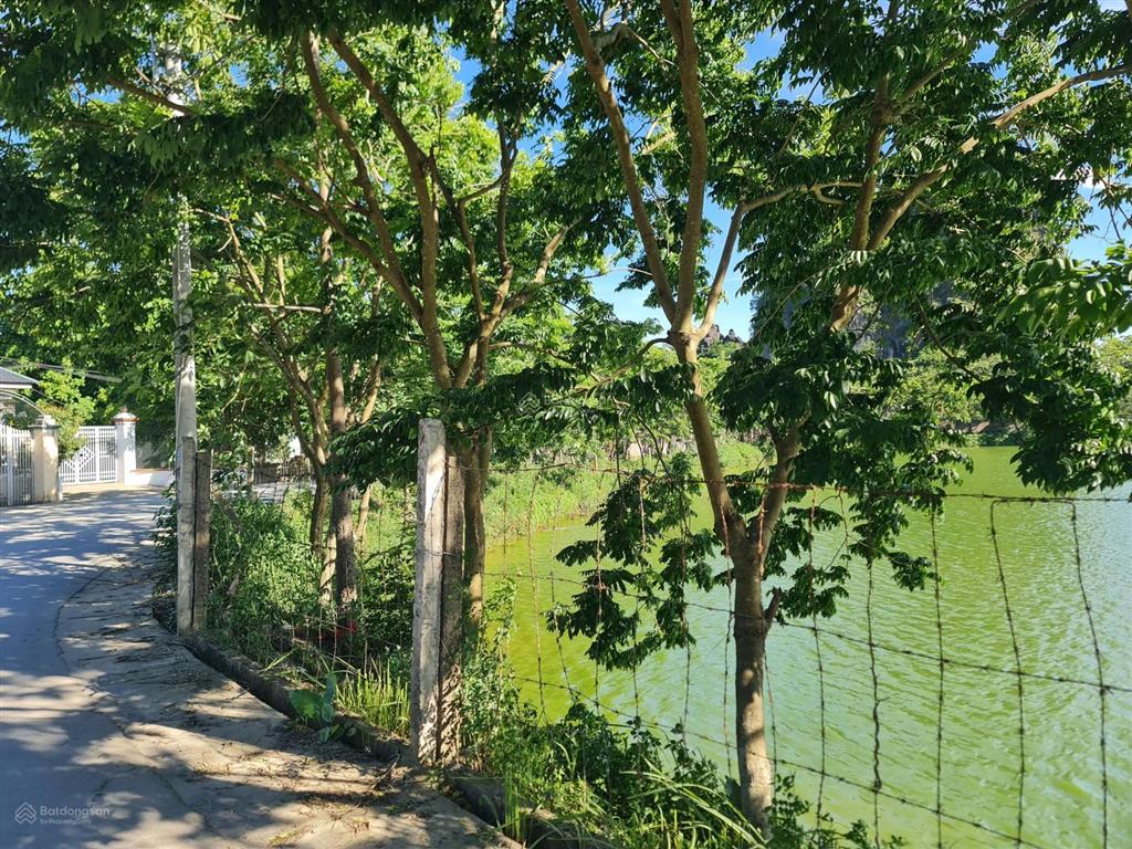Chính chủ bán đất 3917 m2 nghỉ dưỡng cực đẹp view hồ, tựa núi, mặt đường nhựa lớn tỉnh lộ