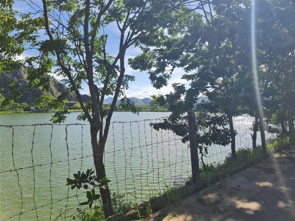 Chính chủ bán đất 3917 m2 nghỉ dưỡng cực đẹp view hồ, tựa núi, mặt đường nhựa lớn tỉnh lộ