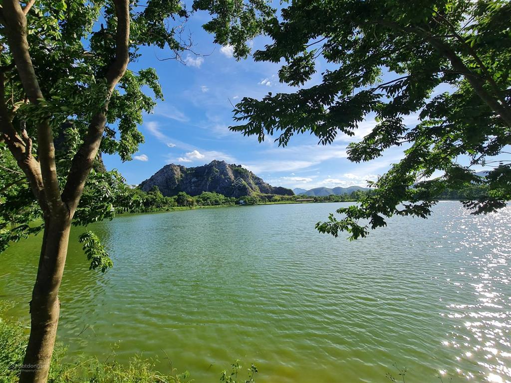 Bán lô đất gần 4000m2 view hồ, mặt đường nhựa tỉnh lộ,tựa sơn hướng thủy mt 45m, sổ đỏ chính chủ