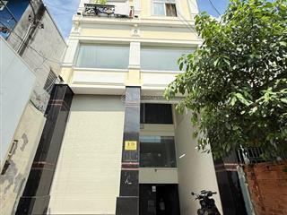 Căn hộ dịch vụ  6 tầng  tên lửa  8 x 20m  đường 20m  giá 17.5 tỷ