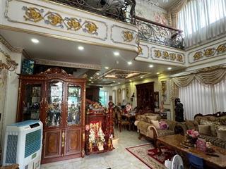 Biệt thự tên lửa 8 x 20m, 4 tầng có hầm giá hơn 20 tỷ.