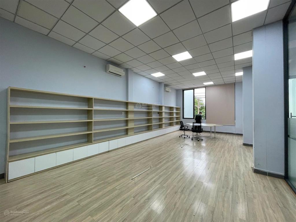 Cho thuê văn phòng 95m2 tại đường võ oanh, p.25, bình thạnh