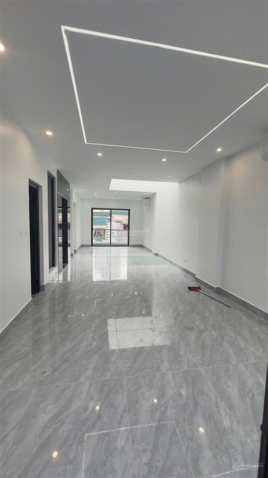 Cho thuê nhà mặt phố cộng hòa, tân bình, dt 150m2