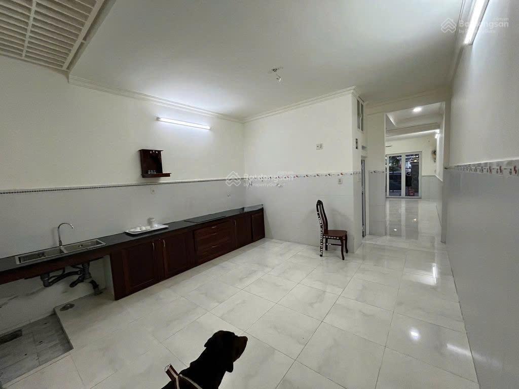 Cho thuê nhà mt bàu cát 1, p. 14 tân bình. diện tích 4x20m. trệt 3 lầu