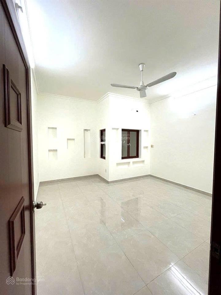 Cho thuê nhà mt bàu cát 1, p. 14 tân bình. diện tích 4x20m. trệt 3 lầu