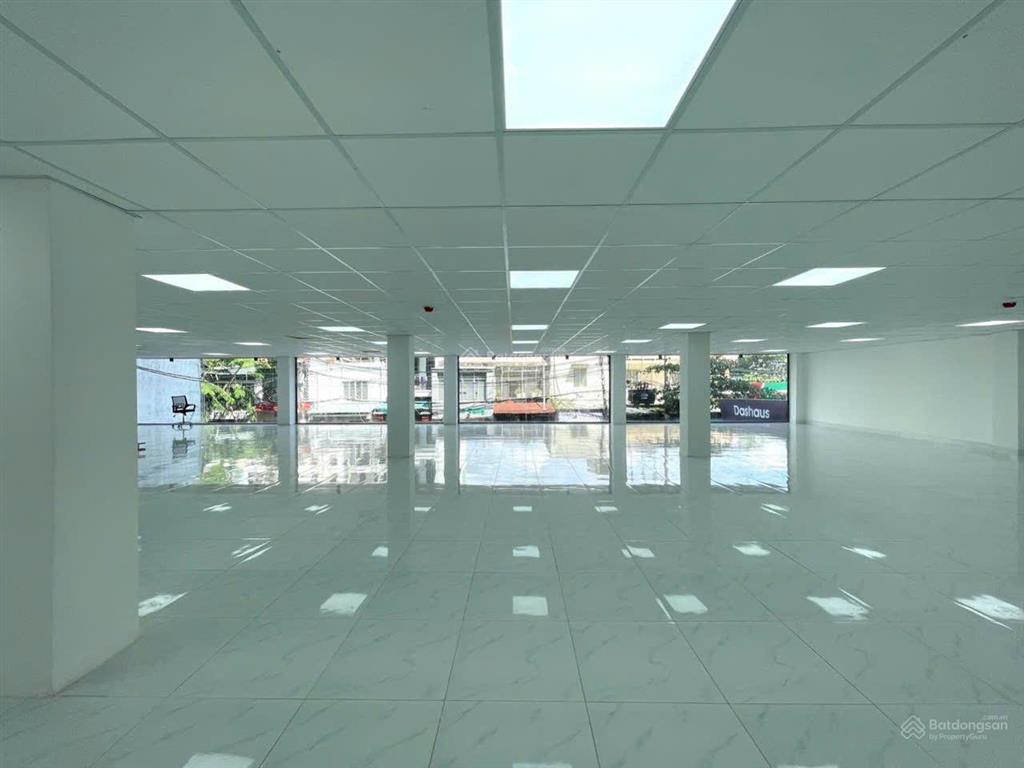 Sàn rộng 385m2 nằm ngay khu k300 (lê trung nghĩa, p.12, tân bình).