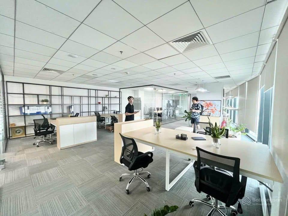 Văn phòng cho thuê đầy đủ nội thất, diện tích 115m2 trên đường trường chinh, p.14, tân bình