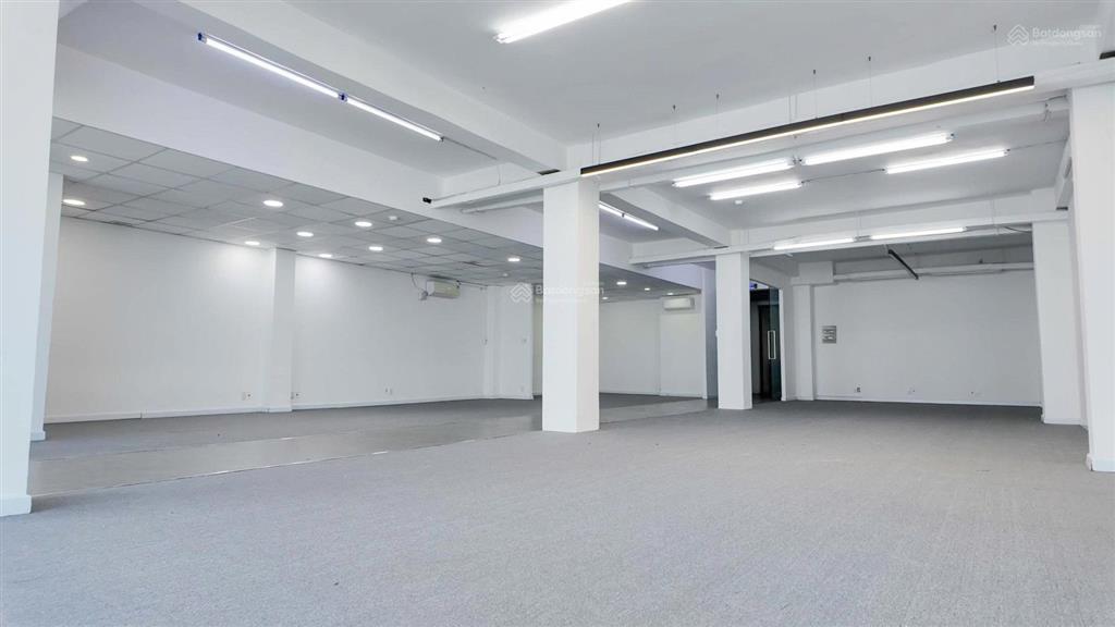 Cho thuê văn phòng diện tích 154m2 ngay khu vip k300. giá thuê