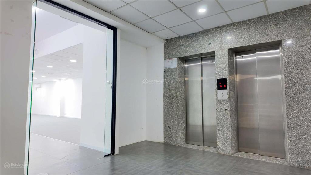 Cho thuê văn phòng diện tích 154m2 ngay khu vip k300. giá thuê