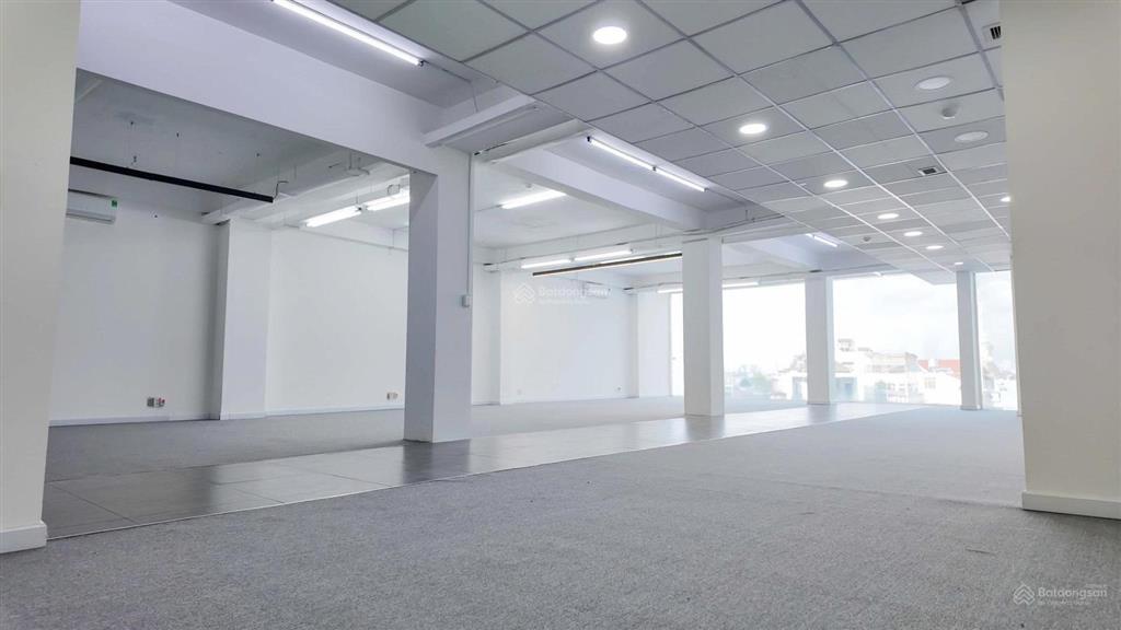 Cho thuê văn phòng diện tích 154m2 ngay khu vip k300. giá thuê
