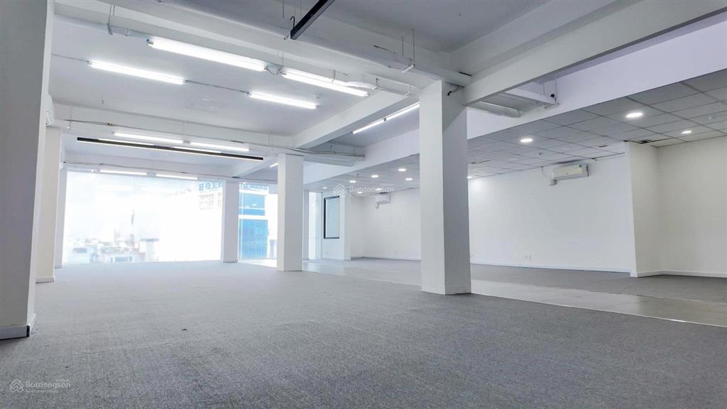 Cho thuê văn phòng diện tích 154m2 ngay khu vip k300. giá thuê