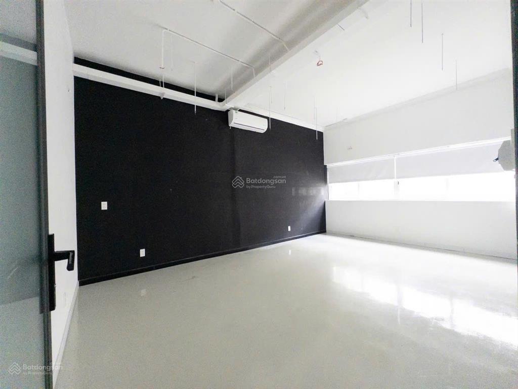 Cho thuê văn phòng 130m2 tại đường cửu long, p. 2, tân bình  trống tầng 3