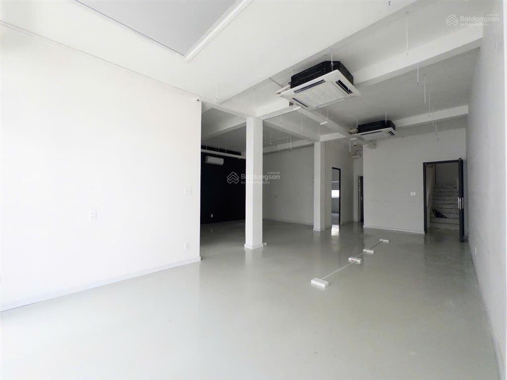 Cho thuê văn phòng 130m2 tại đường cửu long, p. 2, tân bình  trống tầng 3
