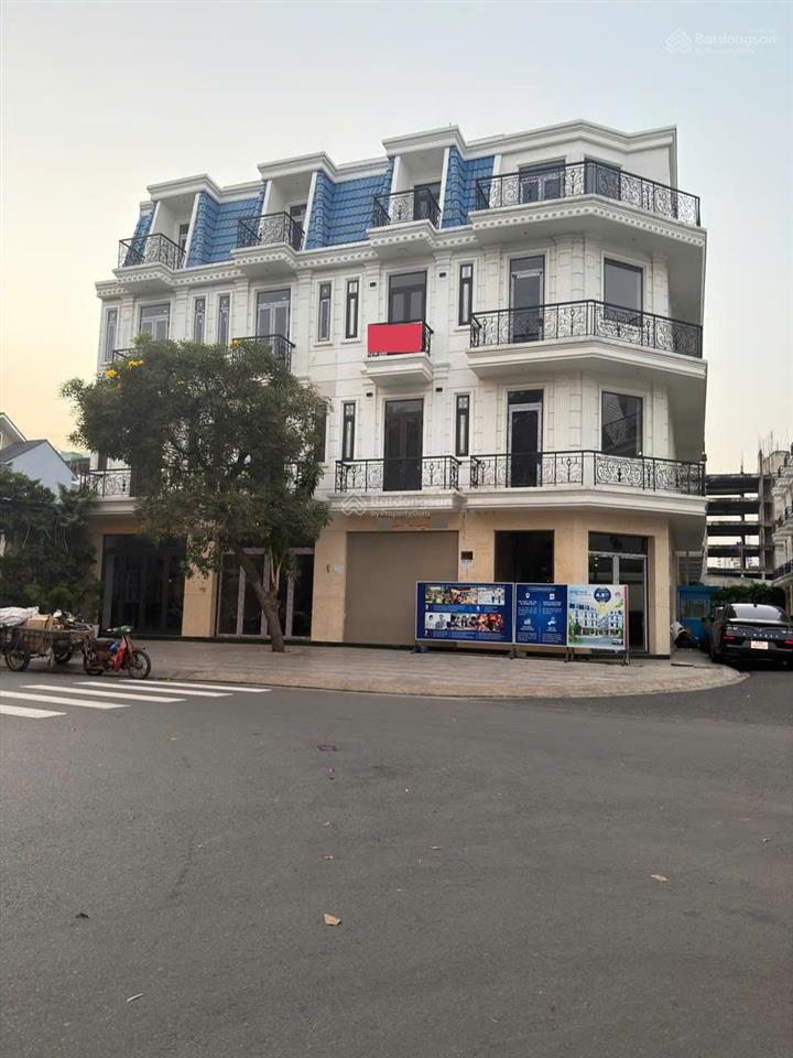 Cho thuê nhà nguyên căn lũy bán bích. 4x15m trệt 3 lầu. gần đầm sen