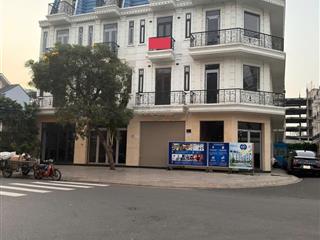 Cho thuê nhà nguyên căn lũy bán bích. 4x15m trệt 3 lầu. gần đầm sen