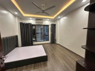 Cực đẹp! cho thuê gấp nhà phố linh lang, 40m2*5t. 3pn, đủ đồ cơ bản. morning đỗ cửa
