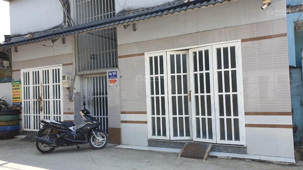 Bán gấp dãy nhà trọ dt 9m*20m, gồm 10 phòng trọ, gần ngã 4 giếng nước, hóc môn