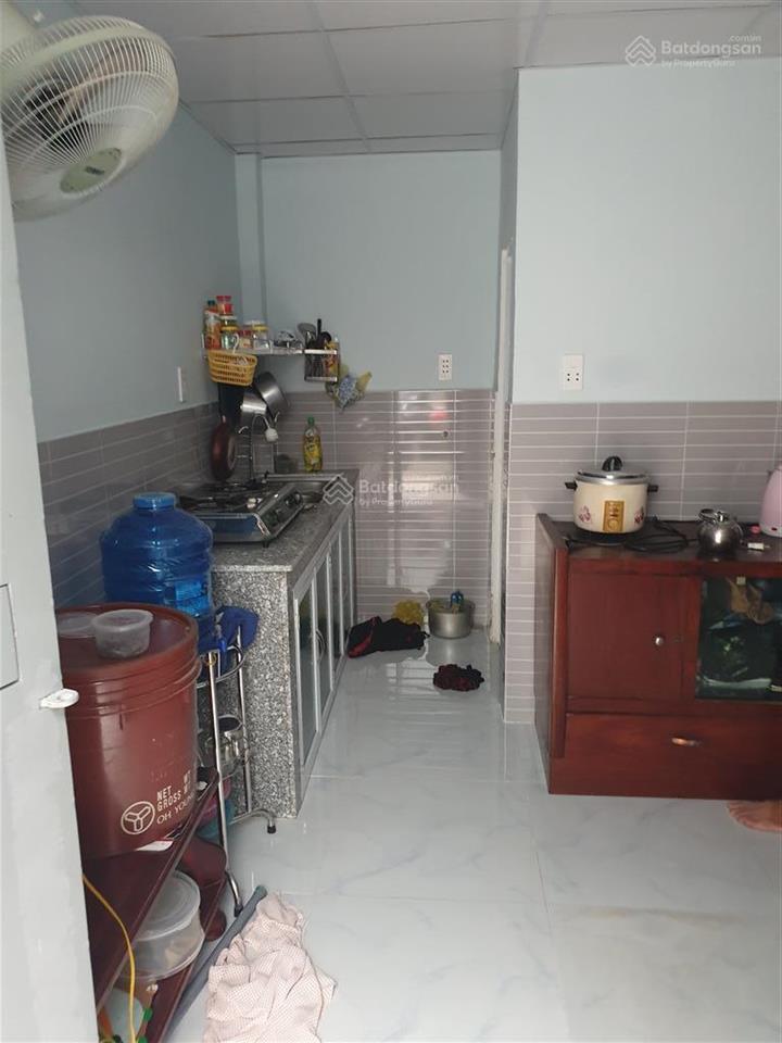 Bán gấp dãy nhà trọ dt 9m*20m, gồm 10 phòng trọ, gần ngã 4 giếng nước, hóc môn