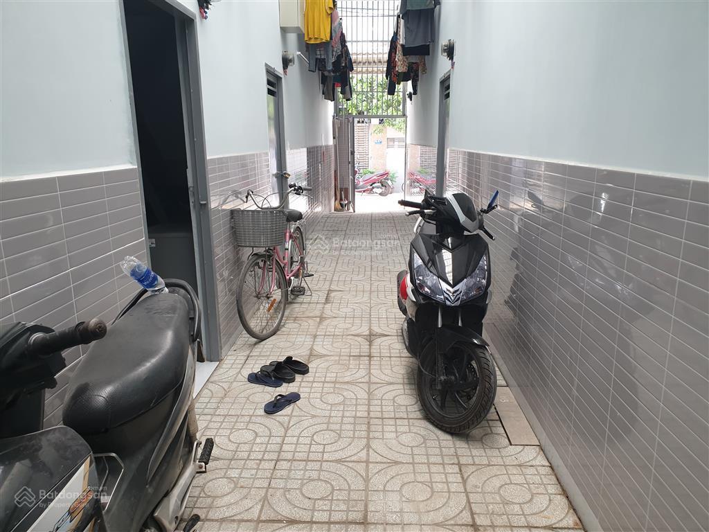 Bán gấp dãy nhà trọ dt 9m*20m, gồm 10 phòng trọ, gần ngã 4 giếng nước, hóc môn