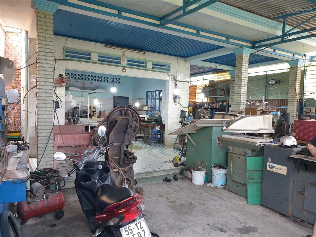 Hot bán gấp nhà dt 8x25m, hẻm xe hơi, gần song hành, chợ đầu mối hóc môn
