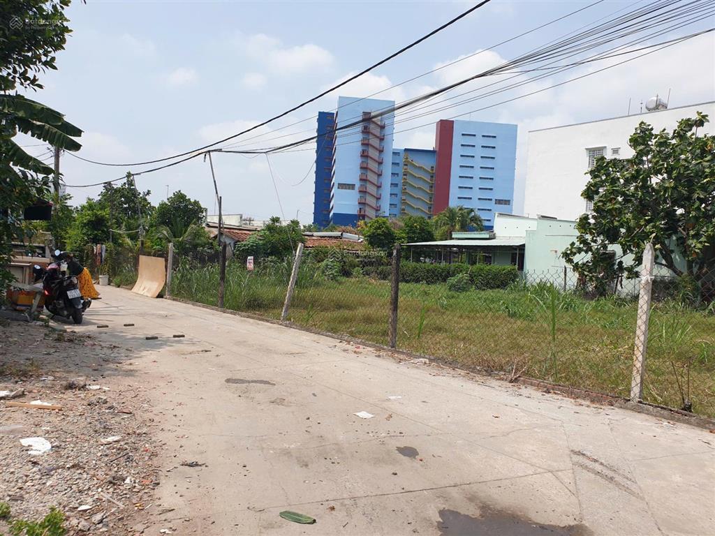Hot bán gấp nhà dt 8x25m, hẻm xe hơi, gần song hành, chợ đầu mối hóc môn