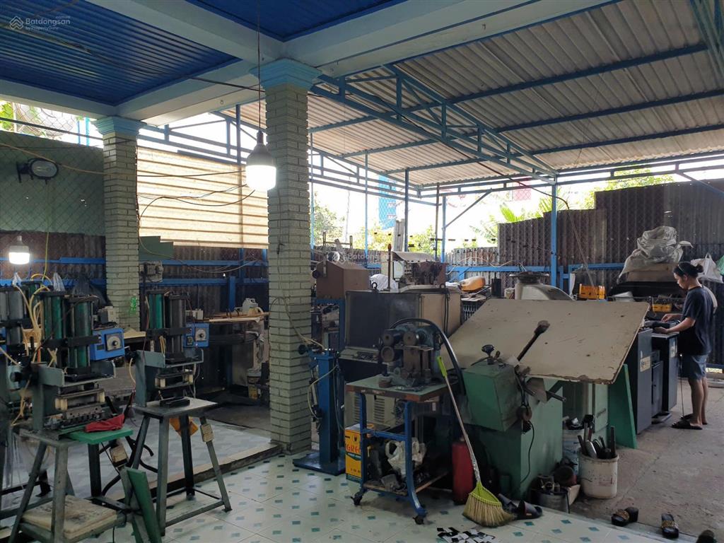 Hot bán gấp nhà dt 8x25m, hẻm xe hơi, gần song hành, chợ đầu mối hóc môn