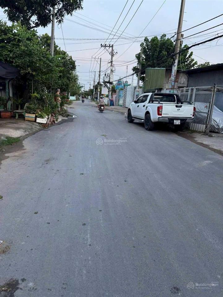 Bán gấp căn 4.3m x 21m mặt tiền xtt4 (nhựa 10m thông)  gần chợ đại hải  hóc môn