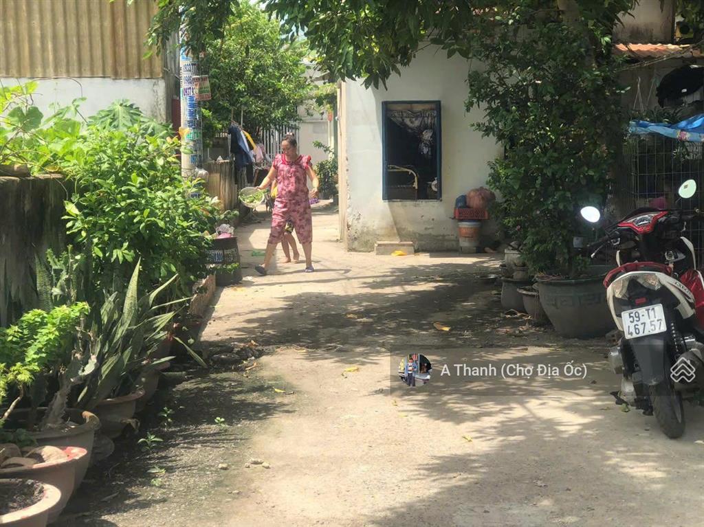 Đất thổ cư dt 238m2, gần ngã 5 chợ đầu mối hóc môn, trường thpt bà điểm