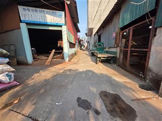 diện tích 140m2, giá chỉ 1,7 tỷ VND. Mặt tiền rộng 6m, đường vào 3m, rất phù hợp cho việc