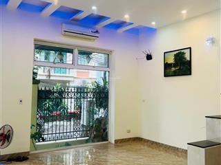 Cho thuê gấp mb lô góc riêng biệt kinh doanh. gấp tại ngõ phố to võ chí công, ô tô đỗ, dt 106m2