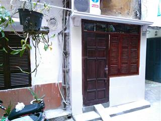 Cho thuê căn hộ tập thể tầng 1 tt viện kiểm sát 1, ngõ 84 ngọc khánh, phường giảng võ, tp hà nội