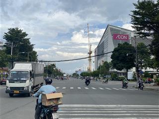 Đối diên công viên kế aeon  hàng hiếm tên lửa  5x20m 4 tầng nhà đẹp ở ngay