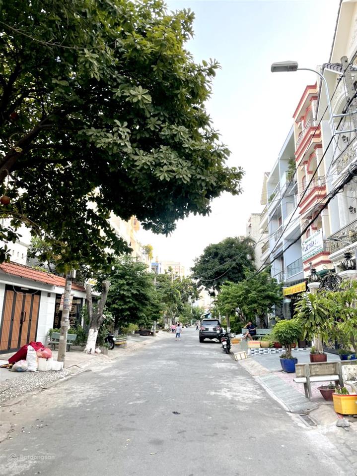 Nhà đẹp ở liền khu tên lửa 5x18m 4 tầng hđ thuê chỉ 11,45 tỷ