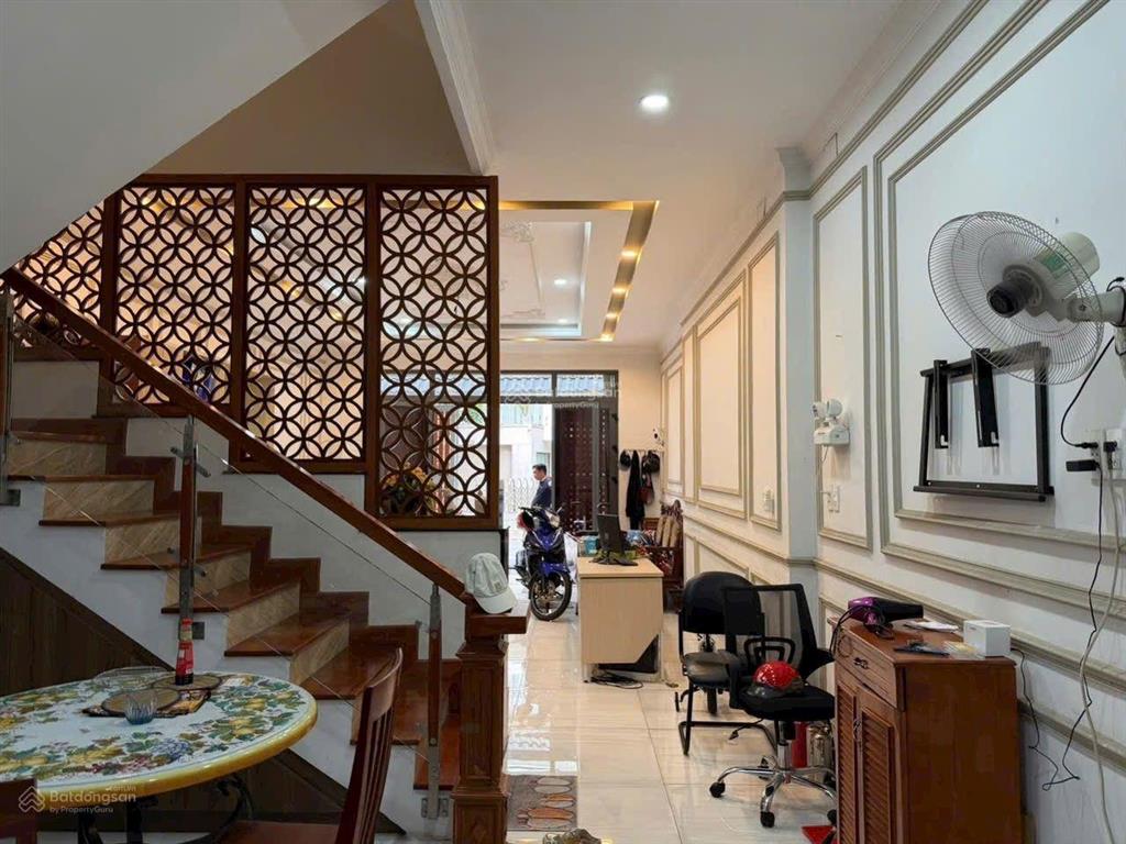 Nhà đẹp tên lửa hiếm bán  5x20m, 4 tầng kế coopmart vào ở ngay