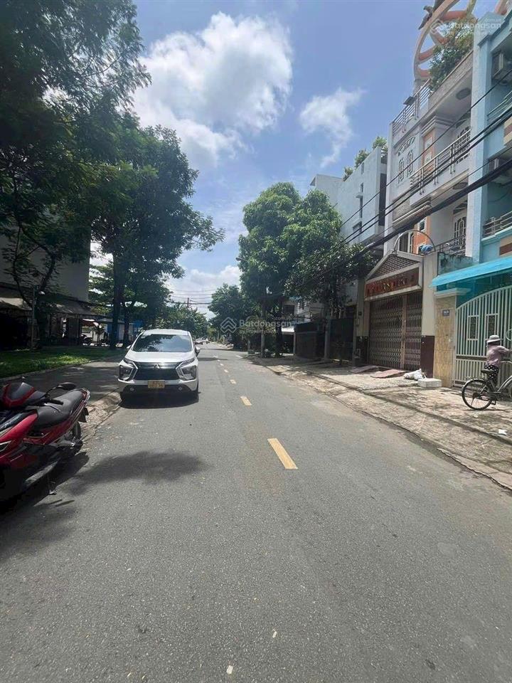 Nhà đẹp tên lửa hiếm bán  5x20m, 4 tầng kế coopmart vào ở ngay