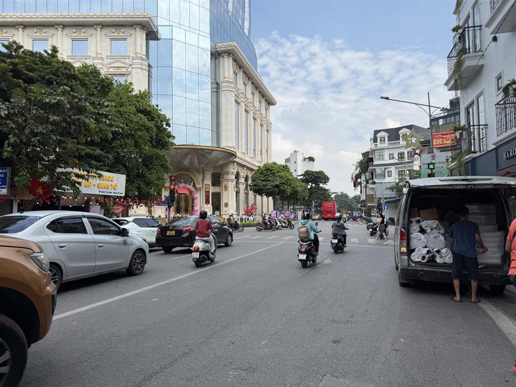 Cần bán gấp nhà mặt phố nguyễn thái học giá nào cũng bán, 45m2 x mt 4.8m, sđcc  sẵn sang tên