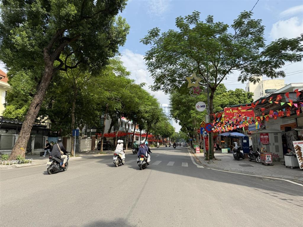 Cần bán gấp nhà mặt phố nguyễn thái học giá nào cũng bán, 45m2 x mt 4.8m, sđcc  sẵn sang tên