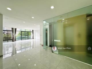 Tòa nhà văn phòng  cho thuê tầng 2  7x12m sàn, có thang máy, hầm xe chỉ 11 tr/th  kđt vạn phúc