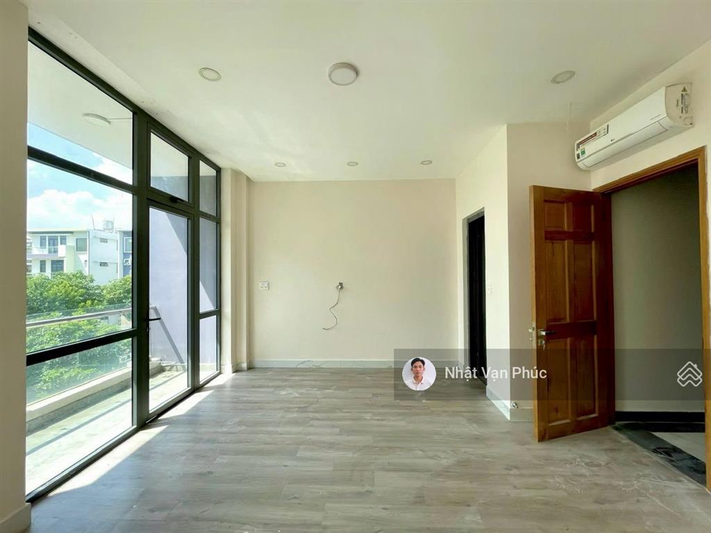 Tầng 2, dt 5x12m sàn ở vạn phúc, view thoáng, ngăn 02 phòng, có thang máy máy lạnh. giá tốt 7 tr
