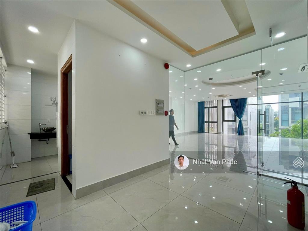 Tầng 02 view công viên 7x17m sàn giá chỉ 13 triệu/th, có thang máy, máy lạnh, hầm để xe