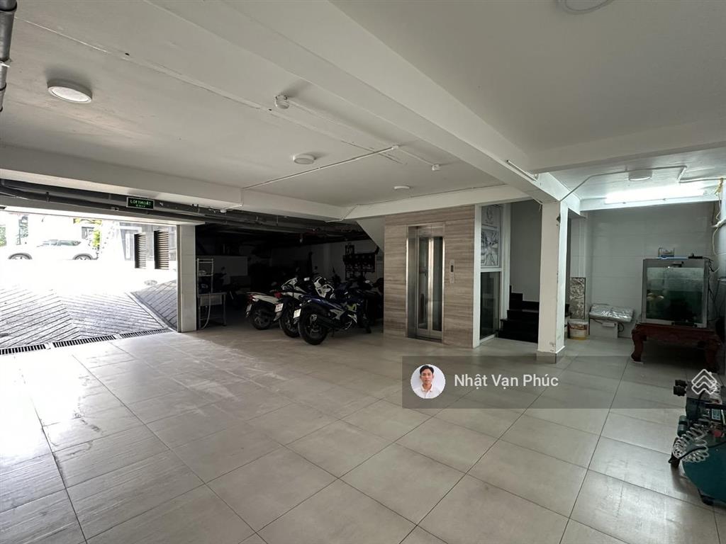 Tầng 02 view công viên 7x17m sàn giá chỉ 13 triệu/th, có thang máy, máy lạnh, hầm để xe