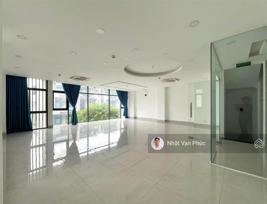 Tầng 02 view công viên 7x17m sàn giá chỉ 13 triệu/th, có thang máy, máy lạnh, hầm để xe