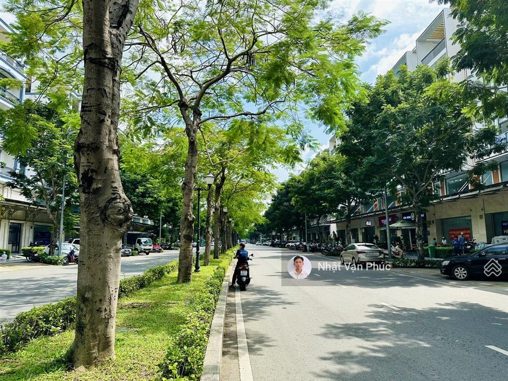 Tầng 02 view công viên 7x17m sàn giá chỉ 13 triệu/th, có thang máy, máy lạnh, hầm để xe