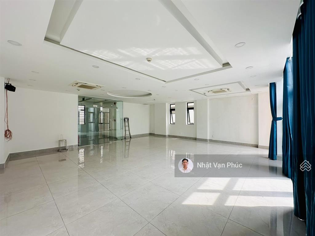Tầng 02 view công viên 7x17m sàn giá chỉ 13 triệu/th, có thang máy, máy lạnh, hầm để xe