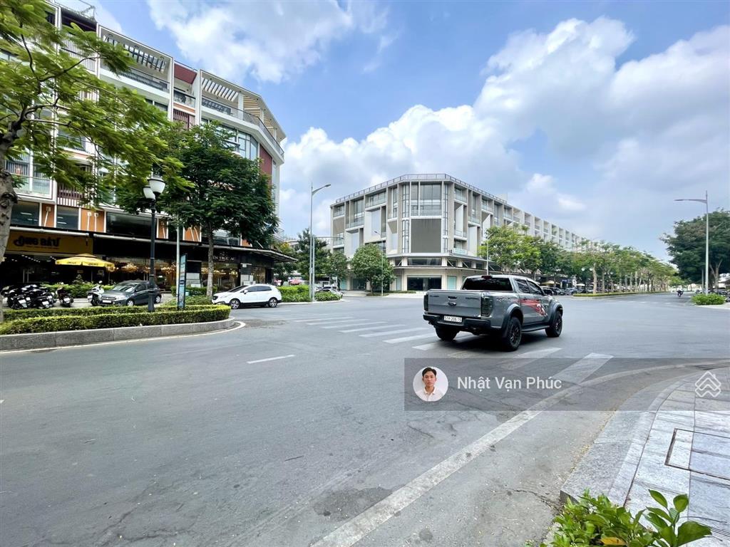 Tầng 02 view công viên 7x17m sàn giá chỉ 13 triệu/th, có thang máy, máy lạnh, hầm để xe