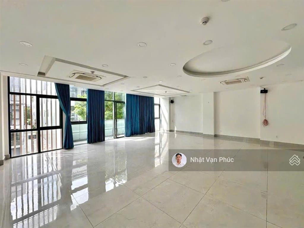 Tầng 02 view công viên 7x17m sàn giá chỉ 13 triệu/th, có thang máy, máy lạnh, hầm để xe