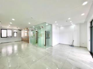 Văn phòng 7x15m sàn, có ban công lớn chỉ 12 triệu/th, thang máy, máy lạnh, hầm để xe, pccc